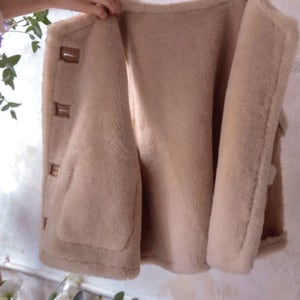 [LABEL] 로이꽃자수 안감은몽땅 따스미퍼 무스탕 베스트[size:F(55~66)]