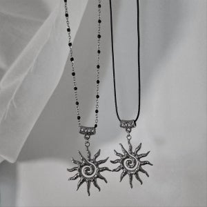 썬 드롭 롱 목걸이 써지컬스틸 태양 블랙 스트링 볼드, 르비엘