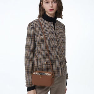 [닥스 액세서리 여성] [스테디셀러] 브라운 DD로고 소가죽 미니크로스백 WCWA4F773W2