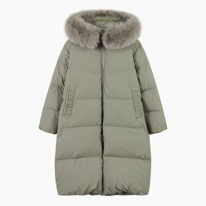 [베네통]2025 WINTER 포인트 폭스 퍼 후드 구스 롱 다운 BAPD59561KA