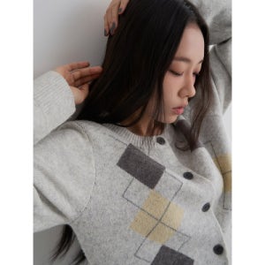 [에잇세컨즈] 아가일 카디건  라이트 그레이 355X5ALY22