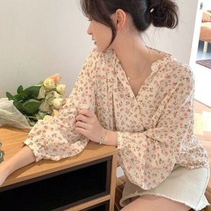 꽃무늬 디자인 봄철 드레스셔츠 오피스 스타일링 베이직박시핏 반팔티 와이셔츠 여자셔츠