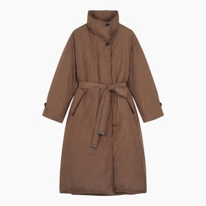 [시슬리]2025 WINTER [표예진 착용] 셀린 싱글 버튼 구스 롱 패딩 SAPD37561BR