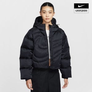 [롯데백화점] 나이키 NSW 스우시 시리즈 여성 써마 핏 오버사이즈 다운 패딩 재킷 IB2006-010 LE1220480703