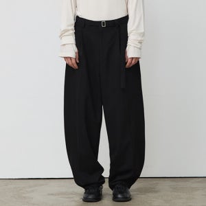 베르드누아 플리츠 울 벨트 커브드 슬랙스(블랙)