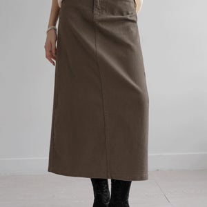 [S-2XL] 뒷 슬릿과 어디로든 늘어나는 스판으로 착용감은 편안하고 탄탄한 복원력으로 오래도록 즐길 수 있는 스커트!