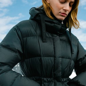 [코오롱스포츠] 여성 중기장 푸퍼 다운 TVJDW25522BLK