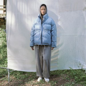 [모노크롬] huse down jumper (sky)