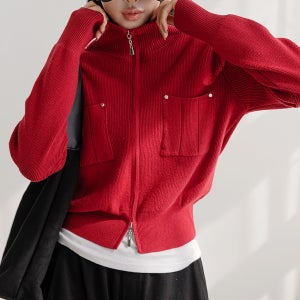 하이넥 집업으로 보온성 업! 투웨이 지퍼로 다양한 스타일링이 연출 되는 니트 집업