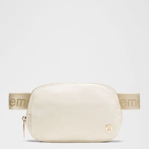 룰루레몬 Everywhere Belt Bag 1L Metallic Wordmark