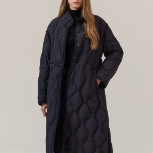 [MICHAA] 하이넥 퀼팅 벨티드 롱 패딩 [MIPAWPD070]