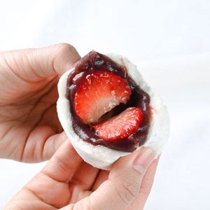 생딸기를 통째로 넣은 딸기 찹쌀떡 모찌 420g(70g 6개입)