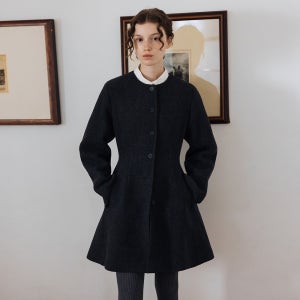 [앤유] 트라팔가 볼륨 슬리브 울 코트 (Charcoal)