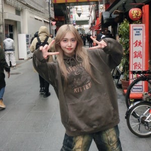 KITTEN 패치 피그먼트 후드티 브라운