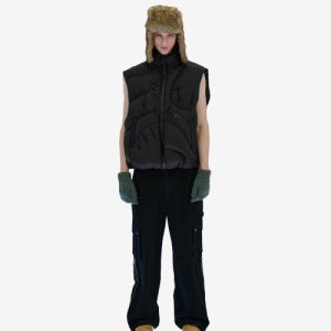 [케이지엠] 플리세 덕 다운 베스트 BLACK KM24WMDV020