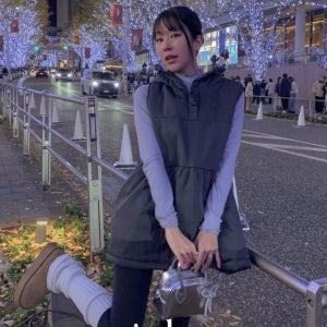 내일도착 미니원피스 [SALE] 패딩 후드 플레어 원피스 2color / 겨울 연말룩 미니 파티 뷔스티에 블랙 데이트 셔링 민소매 a라인 벌룬 바스락 꾸안꾸 조끼 키작녀 단추