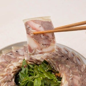 김해 돼지머리 편육 (새우젓 포함)