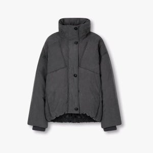 [롯데백화점] 스튜디오 톰보이 하이넥 경량 숏 다운 점퍼 9165414881 LE1220592492