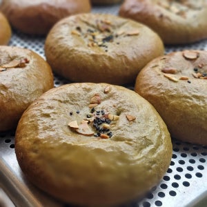 담백한 쑥쌀빵 안에 달콤한 팥 비건단팥빵(6개세트), 베러한식디저트