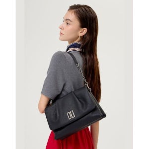 DAKS WOMENS ACCESSORIES [하퍼] 블랙 소프트 소가죽 DD장식 플랩형 체인 숄더백 DCBA5F941BK 193334