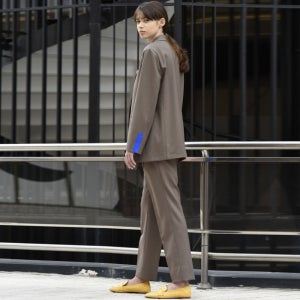 [아바몰리] Tessa tuck pants (khaki)