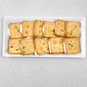 바삭한 식감에 부드러운 풍미 누가 크래커 330g 1팩