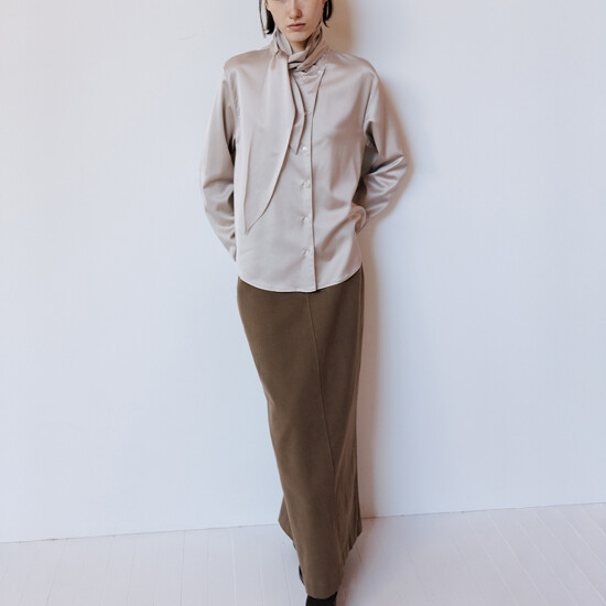 케리에르 Wool Satin Tie Detail Blouse - Rose Beige