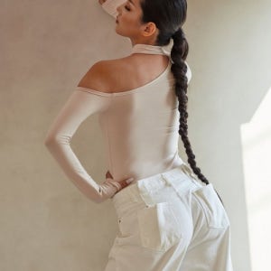 [탑걸] SOFT SKIN ONE SIDE OPEN SHOULDER BODYSUIT_T216BS303 T216BS303