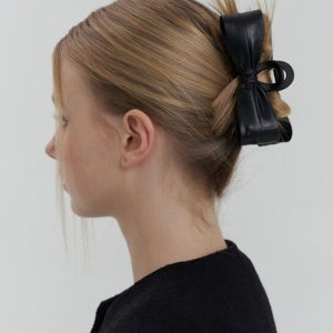 [카인더베이비] leather double ribbon hair claw