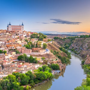 폴란드바르샤바여행 신혼여행 크리스마스마켓 노팁 노옵션 스페인 바르셀로나 마드리드 6박8일