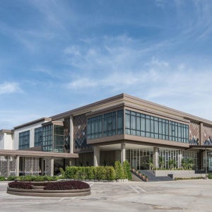 나벨라 호텔 & 뱅큇 / 랏차부리 호텔