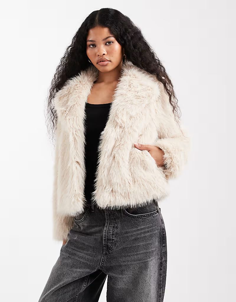 New Look Petite 크림색 인조 모피 자켓 페이크 퍼 Jacke aus haarigem Kunstpelz in Cremewei 20958827712 Ge 149011196