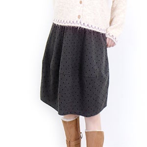스페르 다크그레이 도트 5부 양 기모 밴딩 울 스커트[하프 치마 패턴 땡땡이 허리 밴드 고무줄 따뜻한 방한 겨울 고급 브랜드 편한 파리 밀라노 유럽 패션 여행룩 명품 원단 보세 데