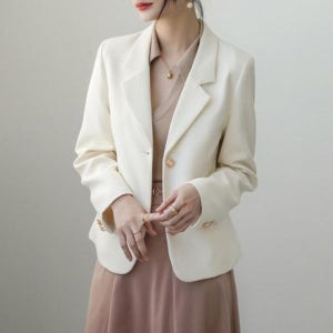 [하프클럽] 여자 금장버튼 출근룩 카라넥 더블 자켓