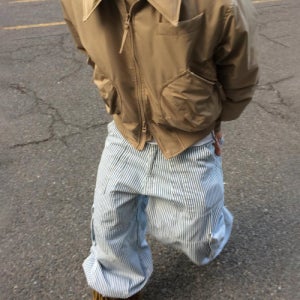 [디앤에스알] 플라이트 크롭 덕다운 패딩 점퍼 베이지 DNBEFWDJ01BE