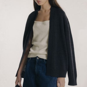 [블랭크룸 우먼] CRISPY BOLD CARDIGAN_CHARCOAL