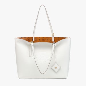 [롯데백화점] 엠씨엠 Himmel 엠보스드 로고 레더 쇼퍼 MWPESAC05WG LE1215819078