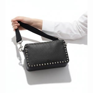 발렌티노 25 락스터드 크로스바디 백 (6Y2B0704 TED 0NO / 6Y2B0704 0NO)