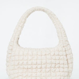 [COS 코스] 오버사이즈 퀼티드 크로스바디 백 (0916460030)