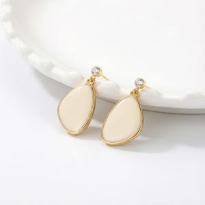 루시드 플로우 드롭 이어링 - 아이보리, 아뜰리에 살롱드조이