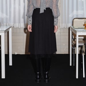 [오앨] OFF-SET PLEATED SKIRT_BLACK