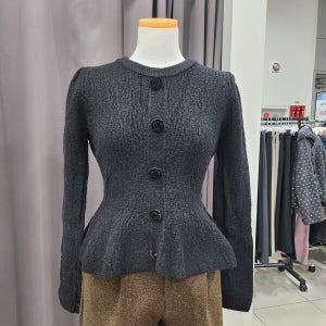 포커스 꽃단추 니트티 FW4K3KT3216 모다아울렛 양산점