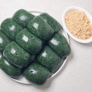 쑥의 은은한 향과 고소담백한 맛이 일품인 쑥인절미 2kg+콩고물 200g