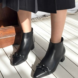 [밀로바니] 레이모 스틸레토 무광 체인 숏 앵클부츠 4cm