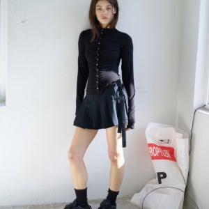 [에스이오] PLEATS DOUBLE LAYERED WRAP SKIRT BLACK SEO25WAC01BK