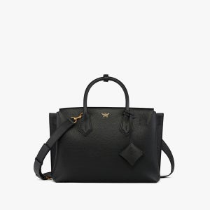 [롯데백화점] 엠씨엠 Milla 스페니시 엠보스드 레더 토트 MWTGSMA01BK LE1220723628