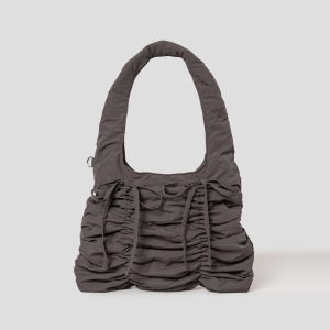 [에잇세컨즈] [에잇세컨즈] 전판 셔링 호보백  브라운 (1957D3WY7D)