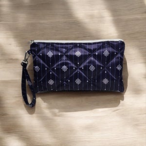 실버 국화 매듭 퀼팅 클러치, 엔지투케이