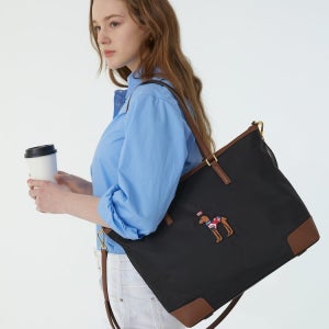 [헤지스 액세서리 여성] [스테디셀러] 블랙 자수장식 가죽 숄더백 WIBA5E809BK