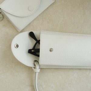 킨더살몬 Sofie Eyewear Holder White-Hud